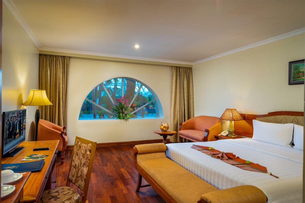 Hotel Dragon Royal Angkor Siem Reap Esterno foto