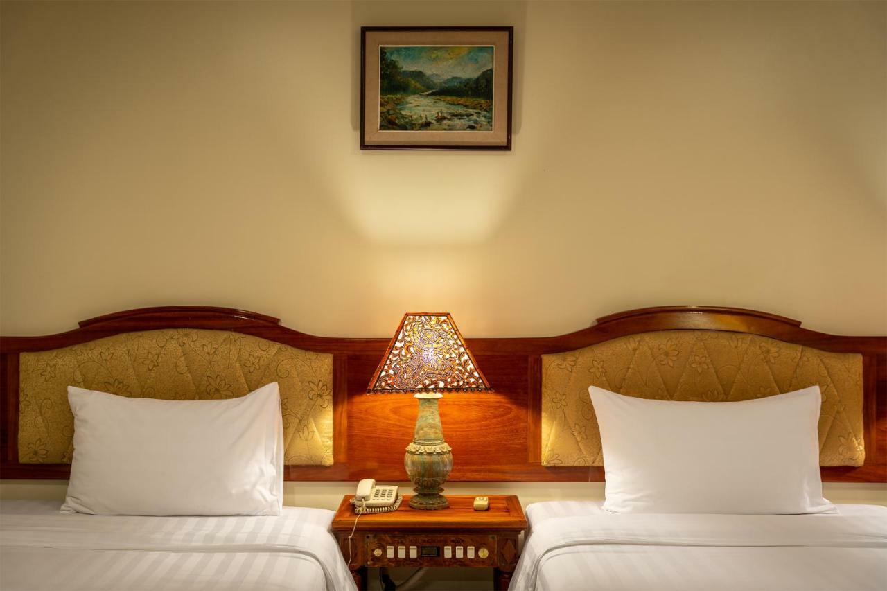 Hotel Dragon Royal Angkor Siem Reap Esterno foto